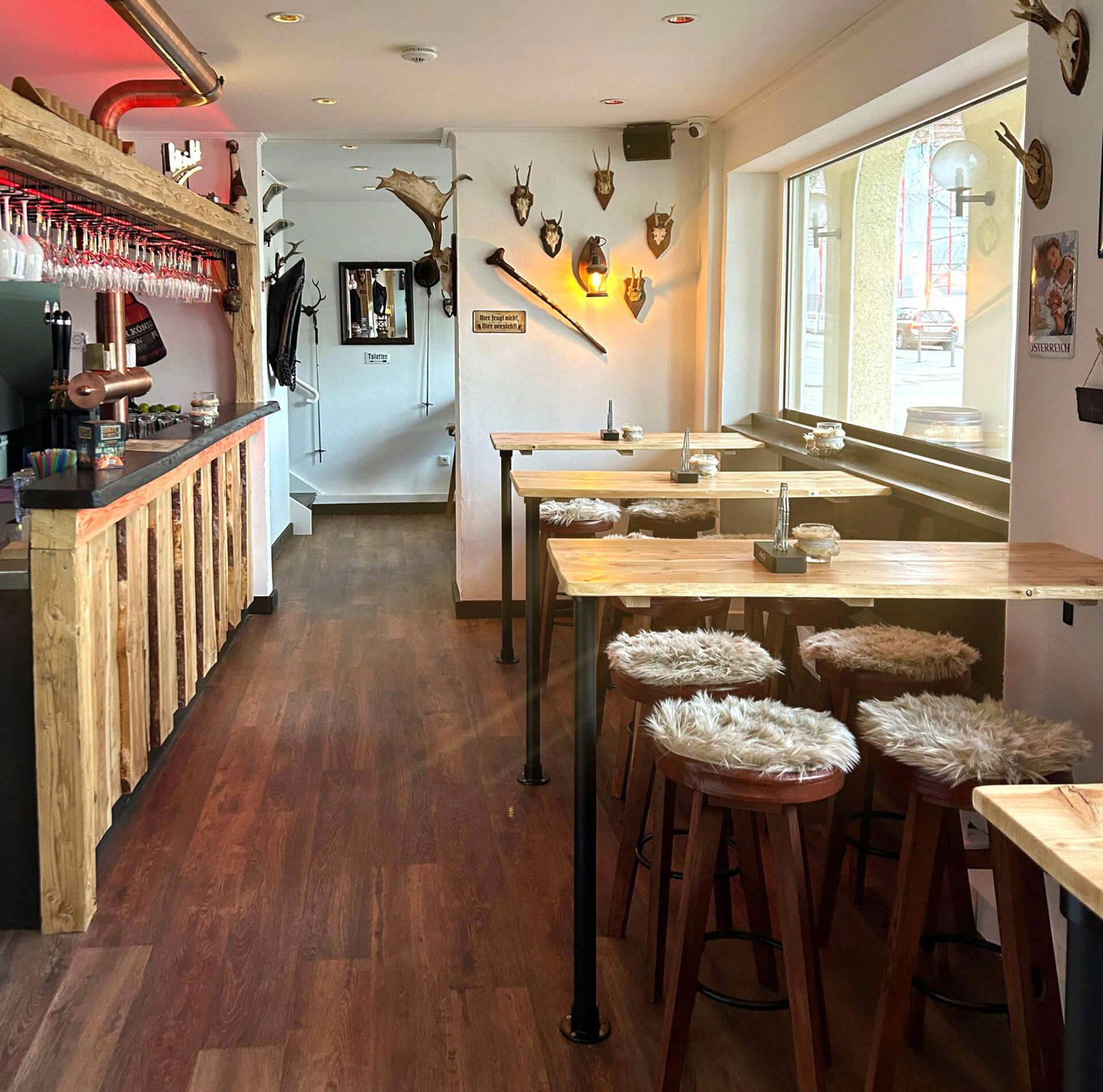 Innenraum des Pyrmonter Stadl mit Bierhaus-Atmosphäre